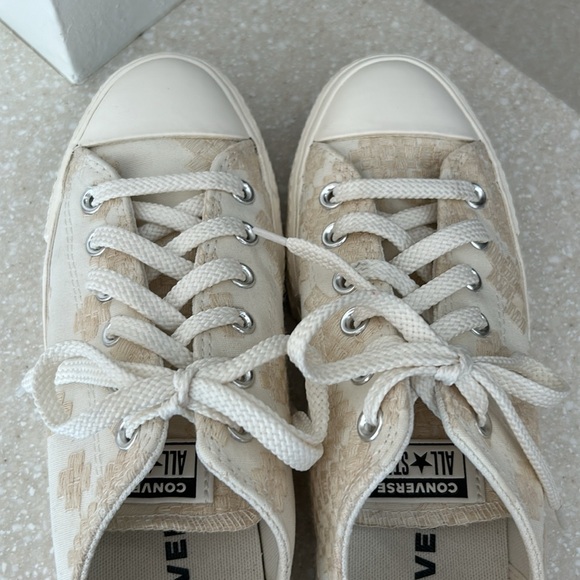 Converse Chuck Taylor All Star Lift Platform Tonal Embroidery  Shoe Size 8 🤍❤️ - Picture 10 of 17